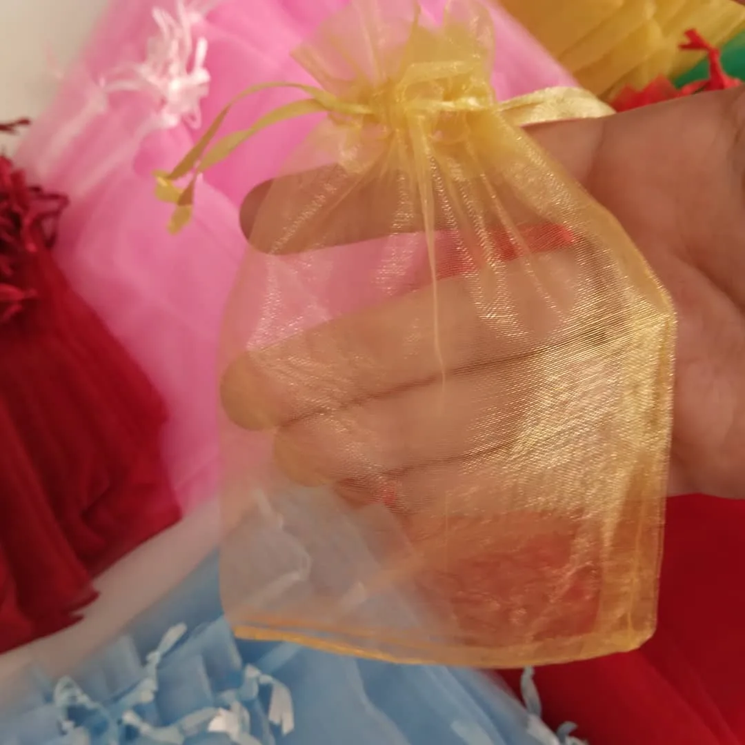 کیسه توری ۱۰×۱۵ سانت — رنگ زرد — نمای در‌دست — بنددار — عکس ۴