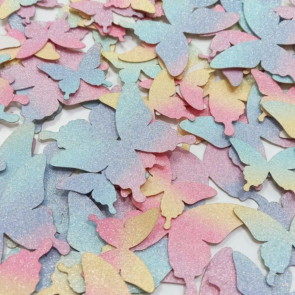 پروانه اکلیلی هفت رنگ ۳.۵ تا ۵ سانت — نمای در‌دست — هفت رنگ ملایم — عکس ۲