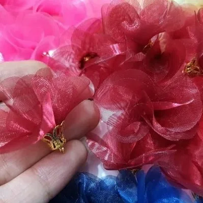 گل توری — رنگ قرمز — نمای در‌دست — بسته ۱۰ عددی — عکس ۲