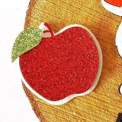 گل سر نمدی — رنگ قرمز — نمای در‌دست — ببر،ماهی،سیب،سبزه ۱۴۰۱ — عکس ۹