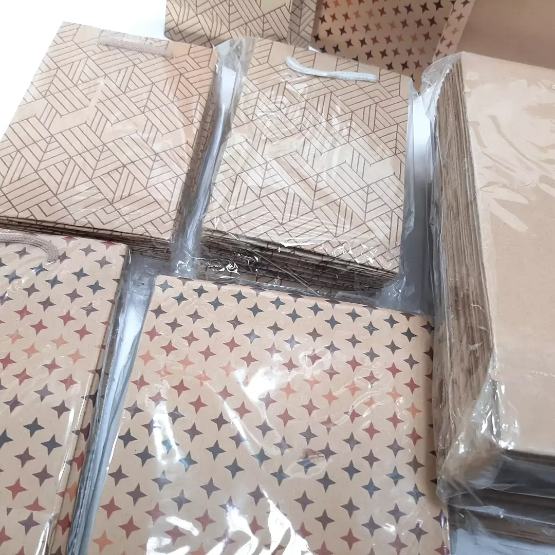 ساک دستی کرافت — رنگ کرم — نمای بسته‌بندی — ۳ سایز — عکس ۶