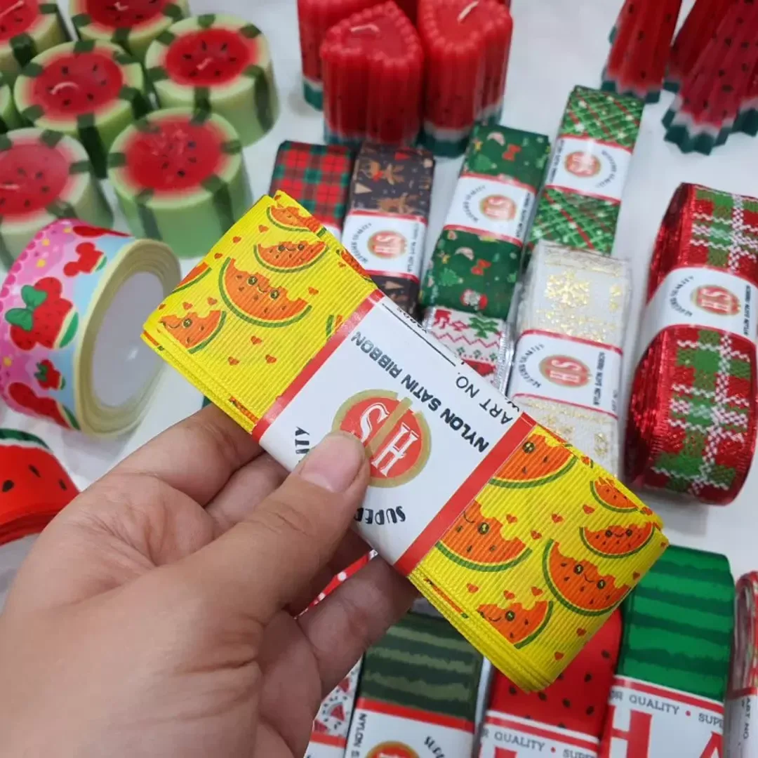 روبان گروگرن یلدایی — رنگ زرد — نمای در‌دست — طرح هندوانه — عکس ۷