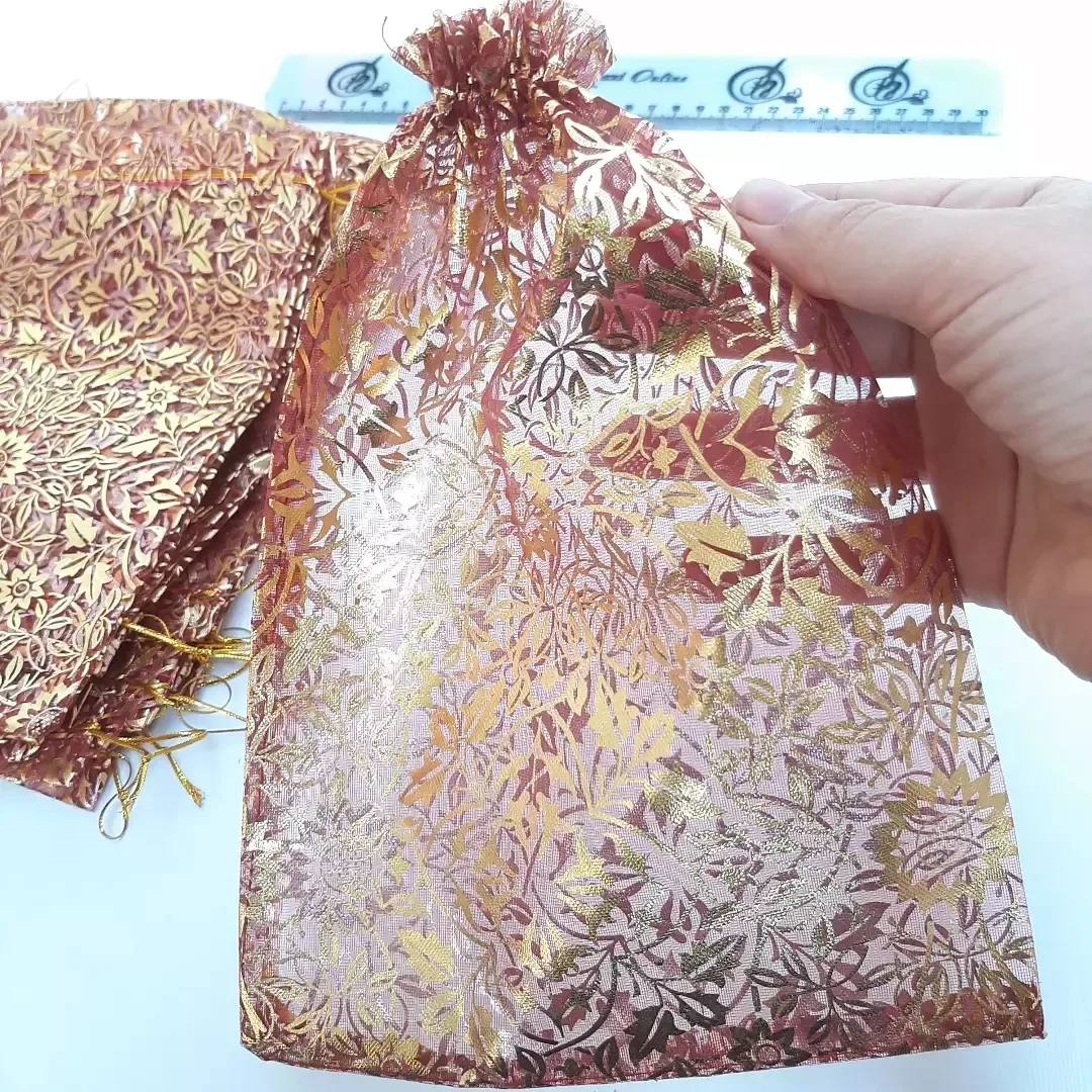 کیسه توری گل‌دار ۲۴ در ۱۸ — رنگ قهوه‌ای — نمای در‌دست — طرح گل — عکس ۲