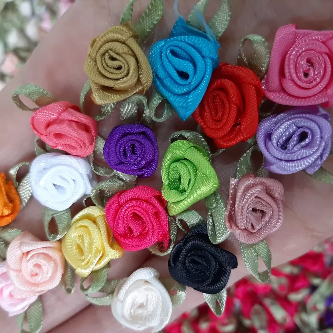 شکوفه روبانی یک سانتی — نمای در‌دست — ۱۷ رنگ — عکس ۳