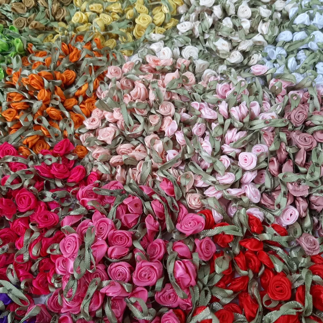 شکوفه روبانی یک سانتی — نمای در‌دست — ۱۷ رنگ — عکس ۴