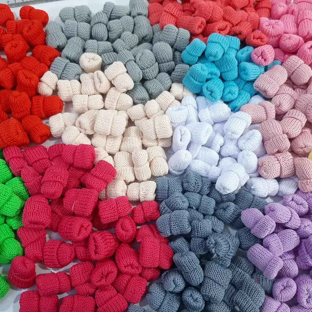 کلاه کوچک بافتنی رنگارنگ