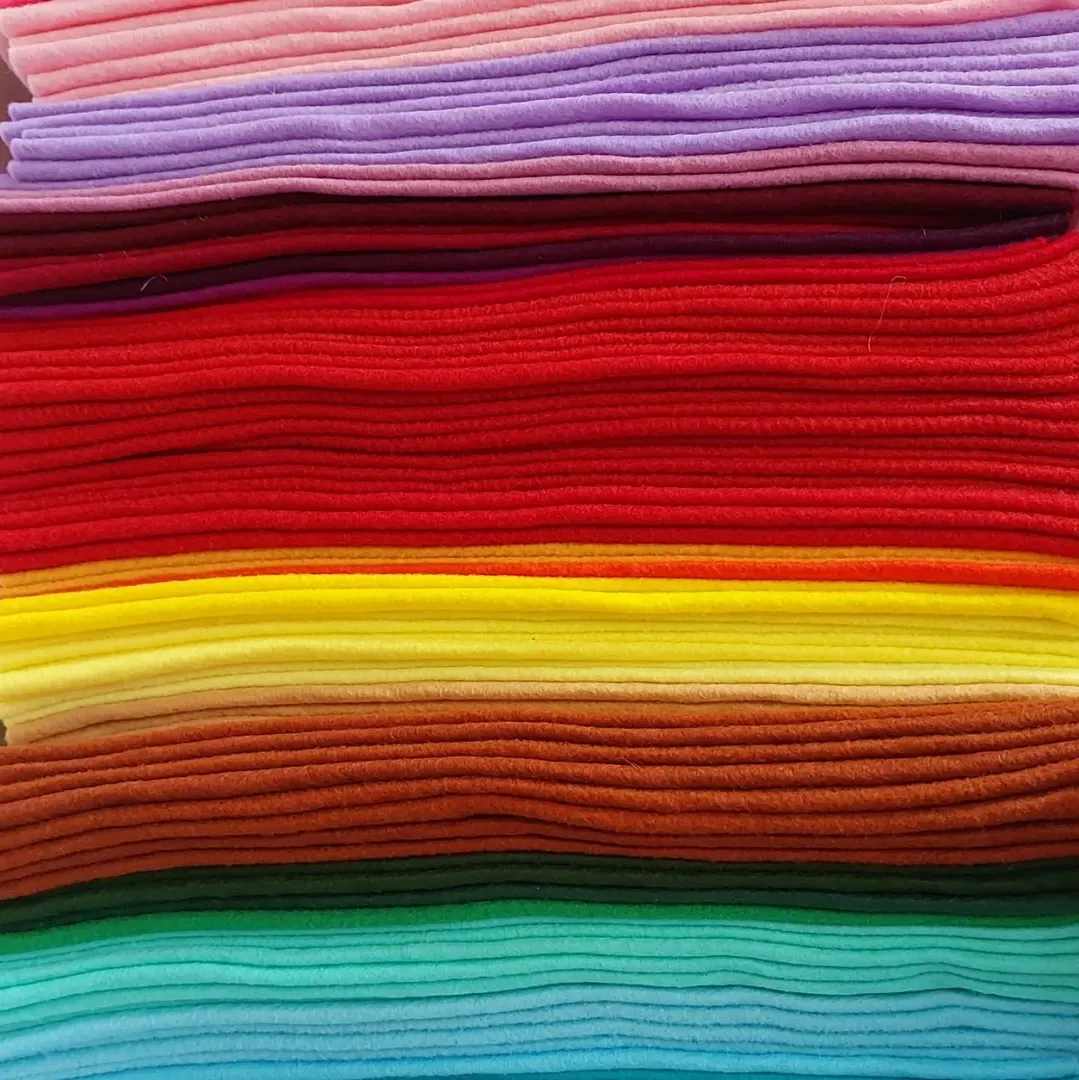 نمد برش خورده ۳۴ در ۴۸ سانت — نمای در‌دست — سایز برش‌خورده — عکس ۳