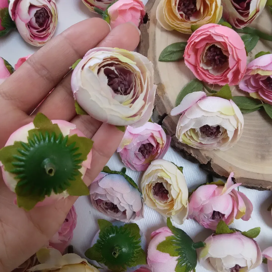 سرگل نسترن فندقی — رنگ صورتی — نمای در‌دست — سرگل مصنوعی — عکس ۳
