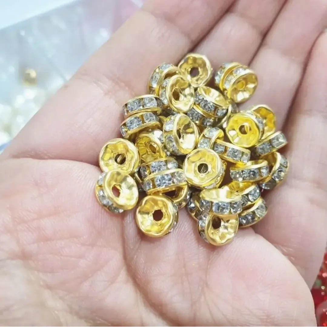 رینگ نگین‌دار طلایی و نقره‌ای — رنگ طلایی — نمای در‌دست — نگین‌دار — عکس ۳