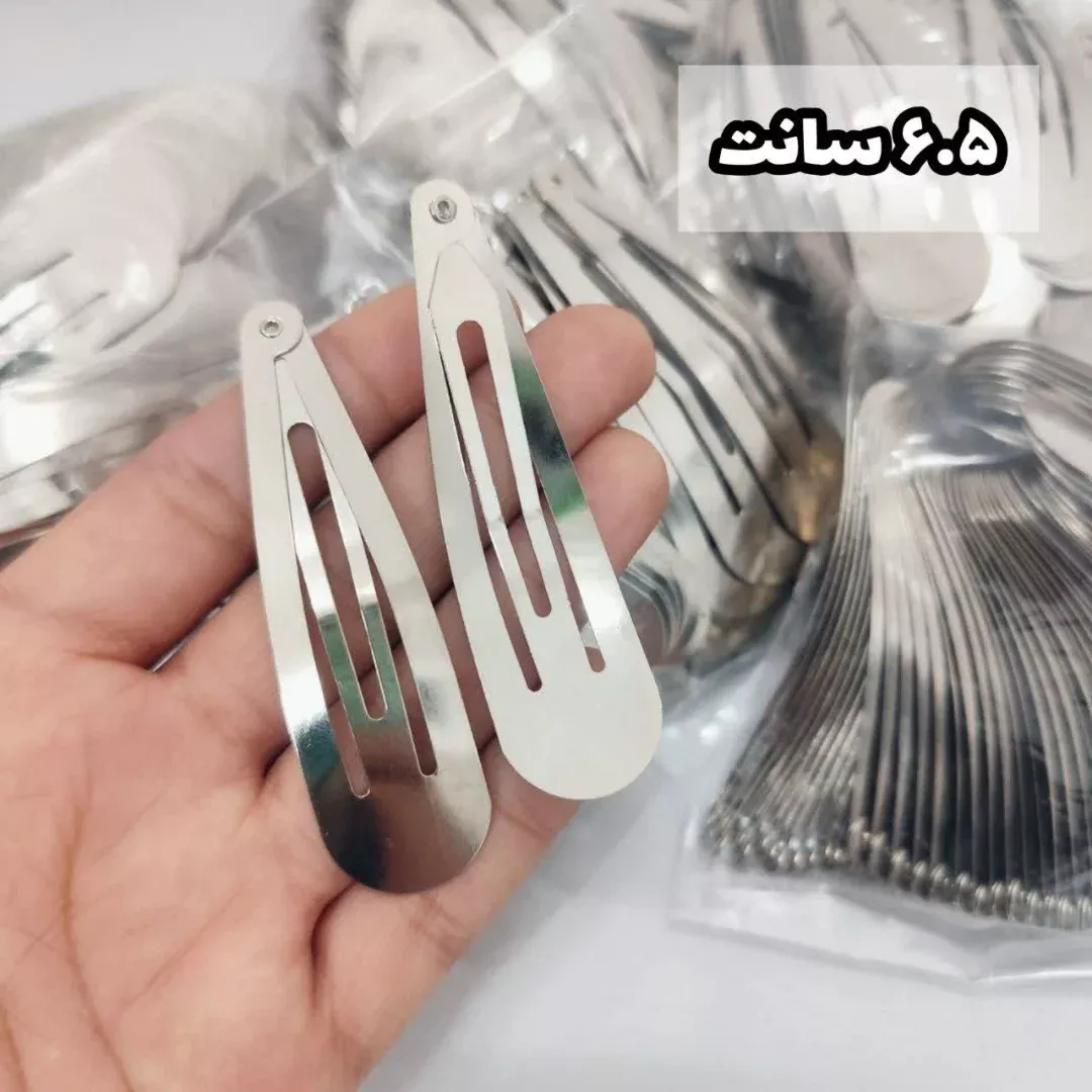 گیره سر در سه سایز — رنگ نقره‌ای — نمای در‌دست — ۳ سایز ۵٫۵ و ۶٫۵ و ۸ سانت — عکس ۳