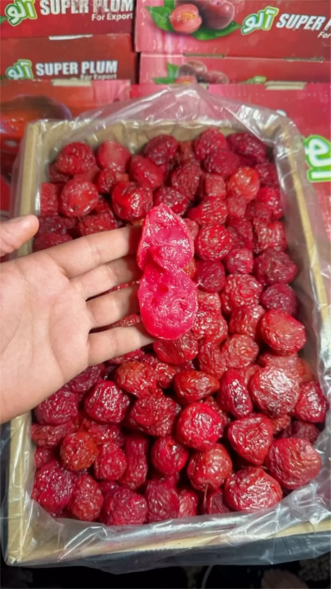 آلو شابلون قرمز، میوه خشک، گرد