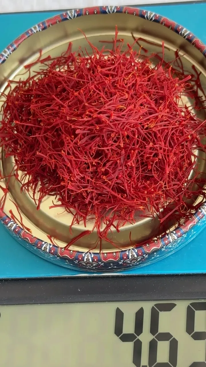 زعفران یک مثقالی، رنگ قرمز، رشته‌ای