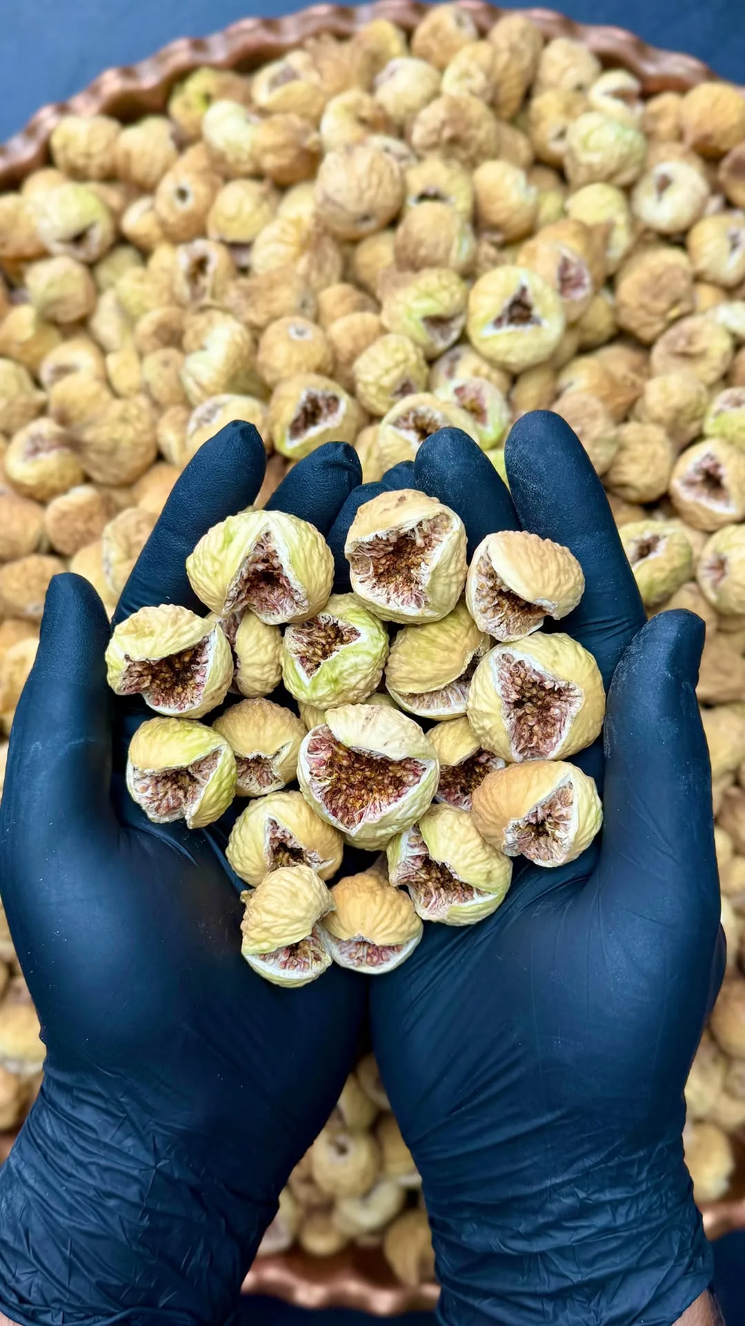 انجیر پرک درجه ۱۰۱، رنگ زرد کمرنگ و قهوه‌ای، دانه