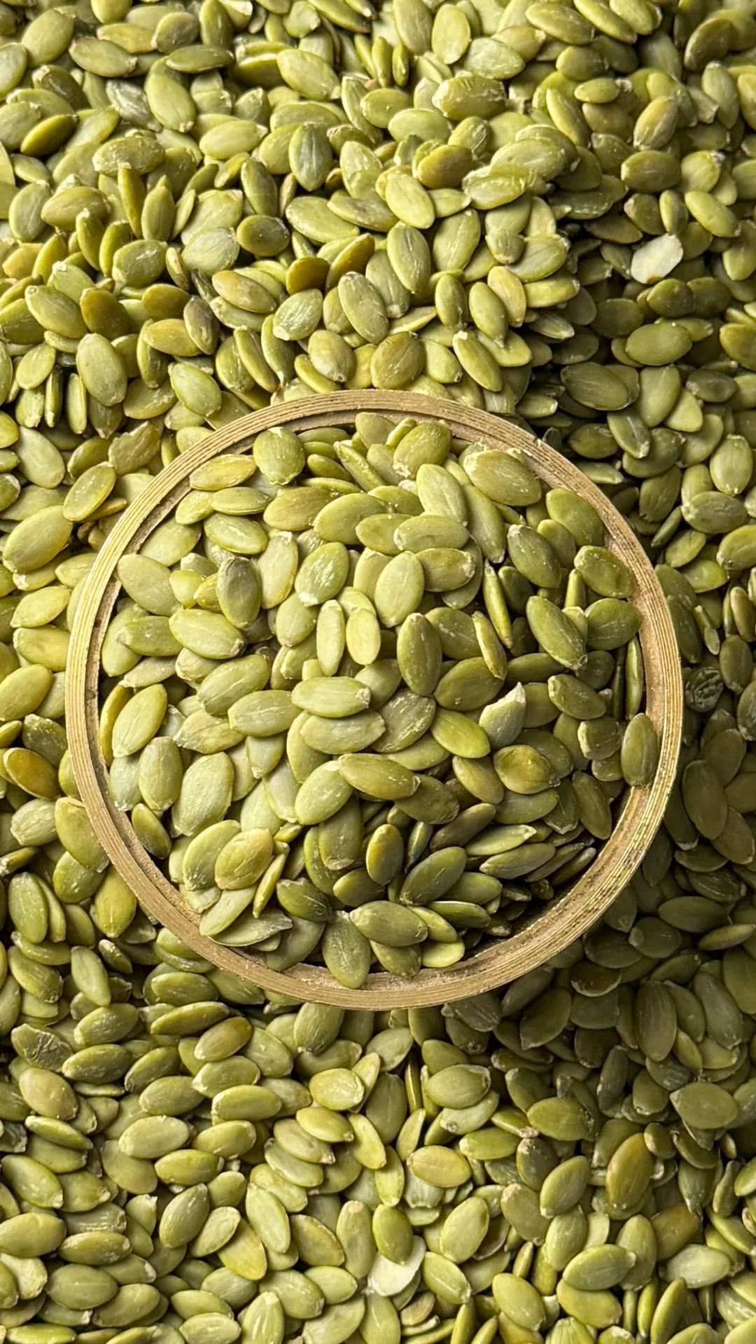مغز تخمه کدو، رنگ سبز، خشکبار