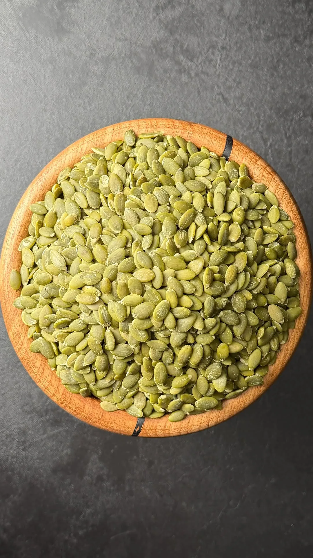 مغز تخمه کدو، رنگ سبز، خشکبار