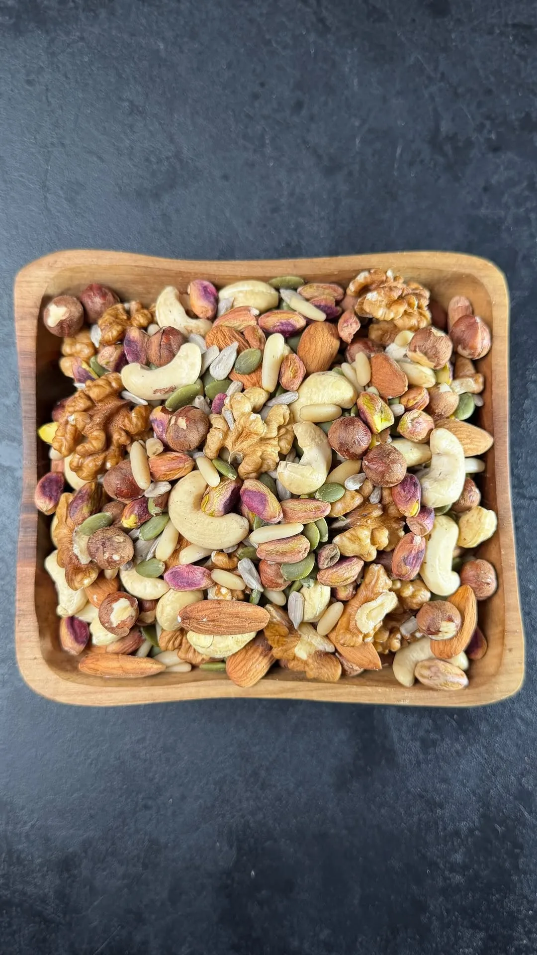 مخلوط ۹ مغز و دانه