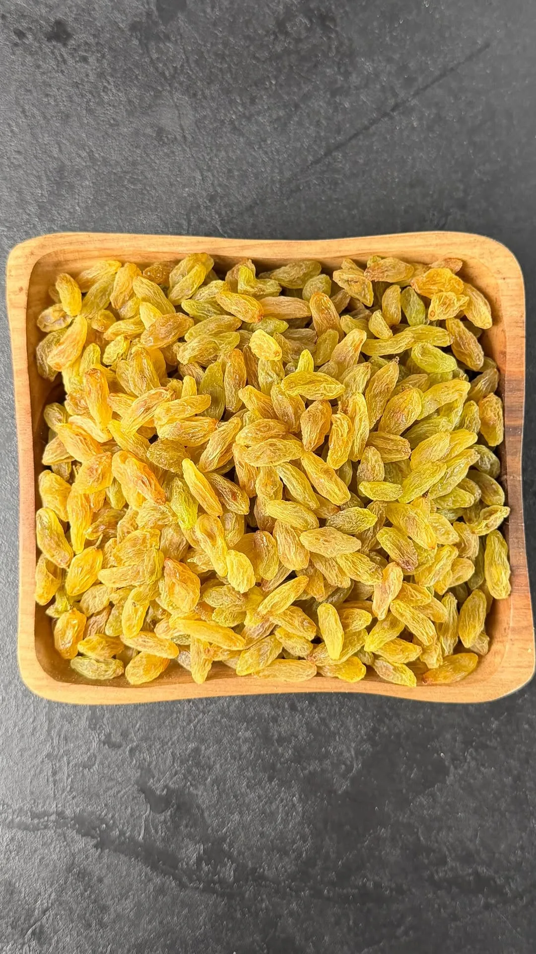 کشمش سبز قلمی، رنگ زرد و طلایی، خشک شده