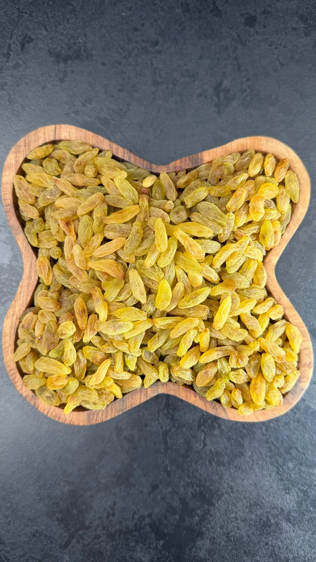کشمش سبز قلمی درجه یک، رنگ زرد