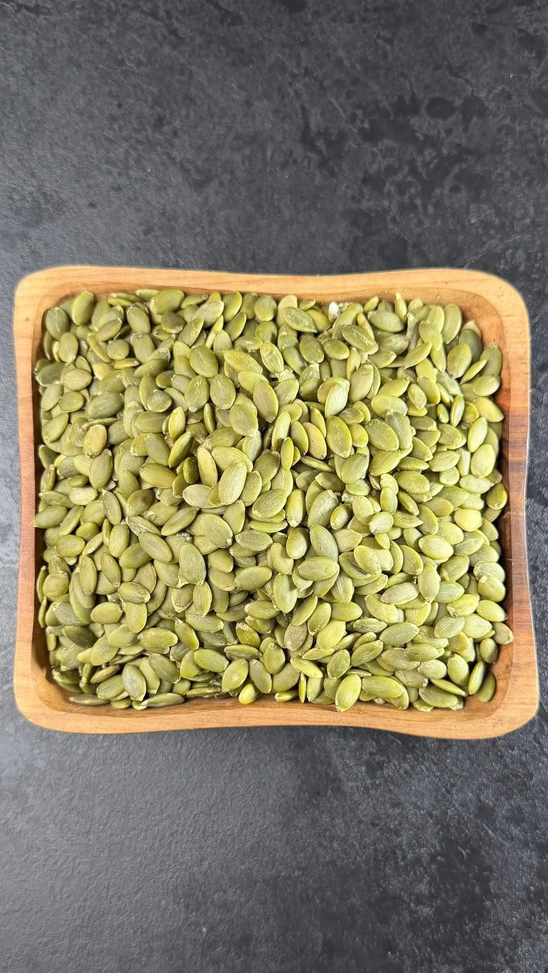 تخمه کدو خام و شور، رنگ سبز، دانه