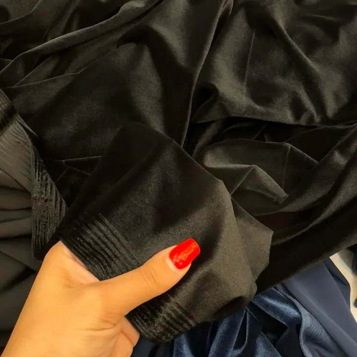 پارچه مخمل کش کره ای ۴۷۰ گرم، رنگ مشکی، پارچه ساده