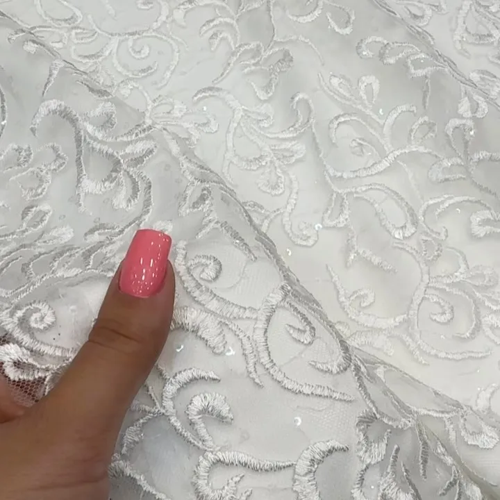 پارچه دانتل کیپور کره ای عرض ۱۳۳، رنگ سفید، جنس توری، طرح گلدوزی، پارچه توری