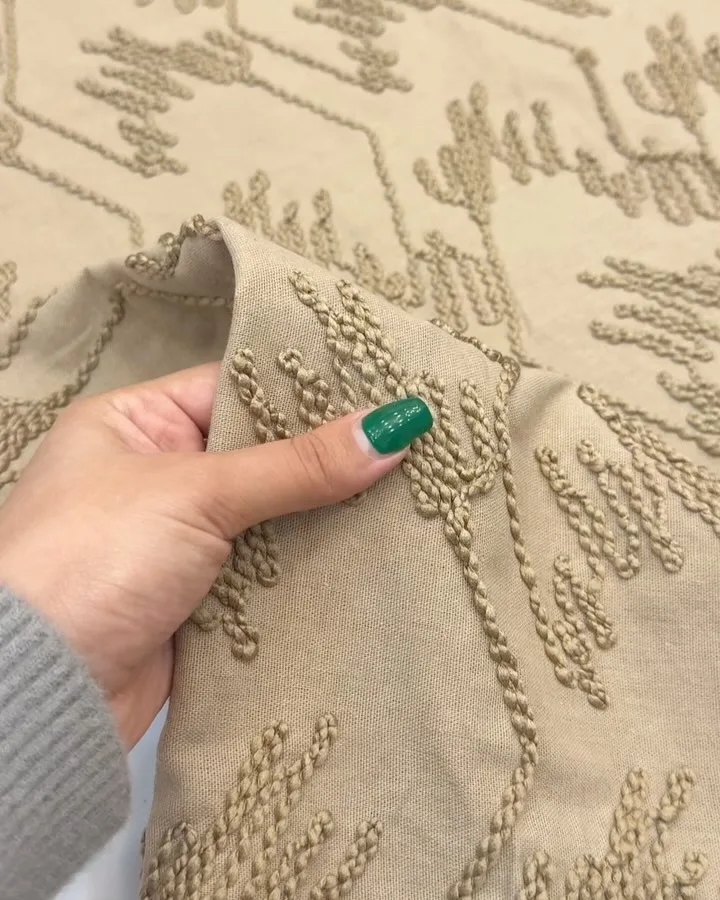 پارچه، رنگ بژ، طرح گلدوزی