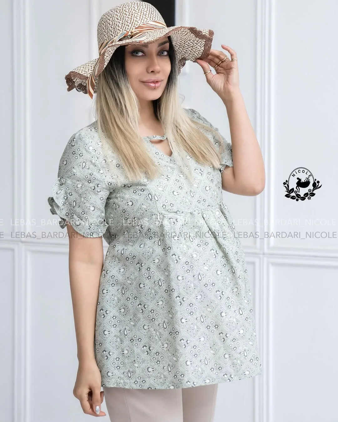 تونیک بارداری طرح شبدر، رنگ سبز روشن، طرح گلدار، کوتاه، یقه هفت، آستین کوتاه، گشاد