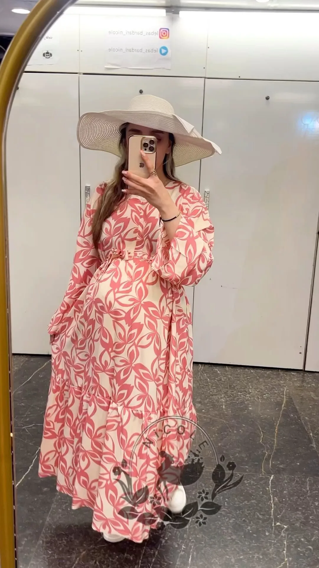 پیراهن بلند بارداری، رنگ صورتی و سفید، طرح گلدار، قد بلند، یقه گرد، آستین بلند، آزاد