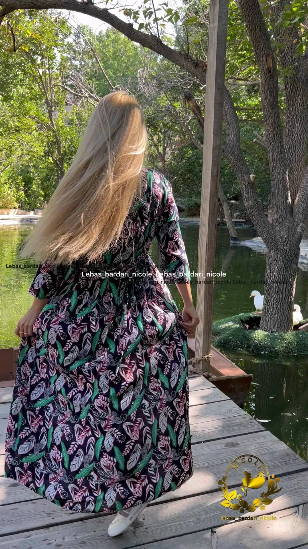 پیراهن بلند بارداری و شیردهی طرح برگ، رنگ مشکی، سبز و صورتی، طرح گلدار، پیراهن بلند آستین‌بلند