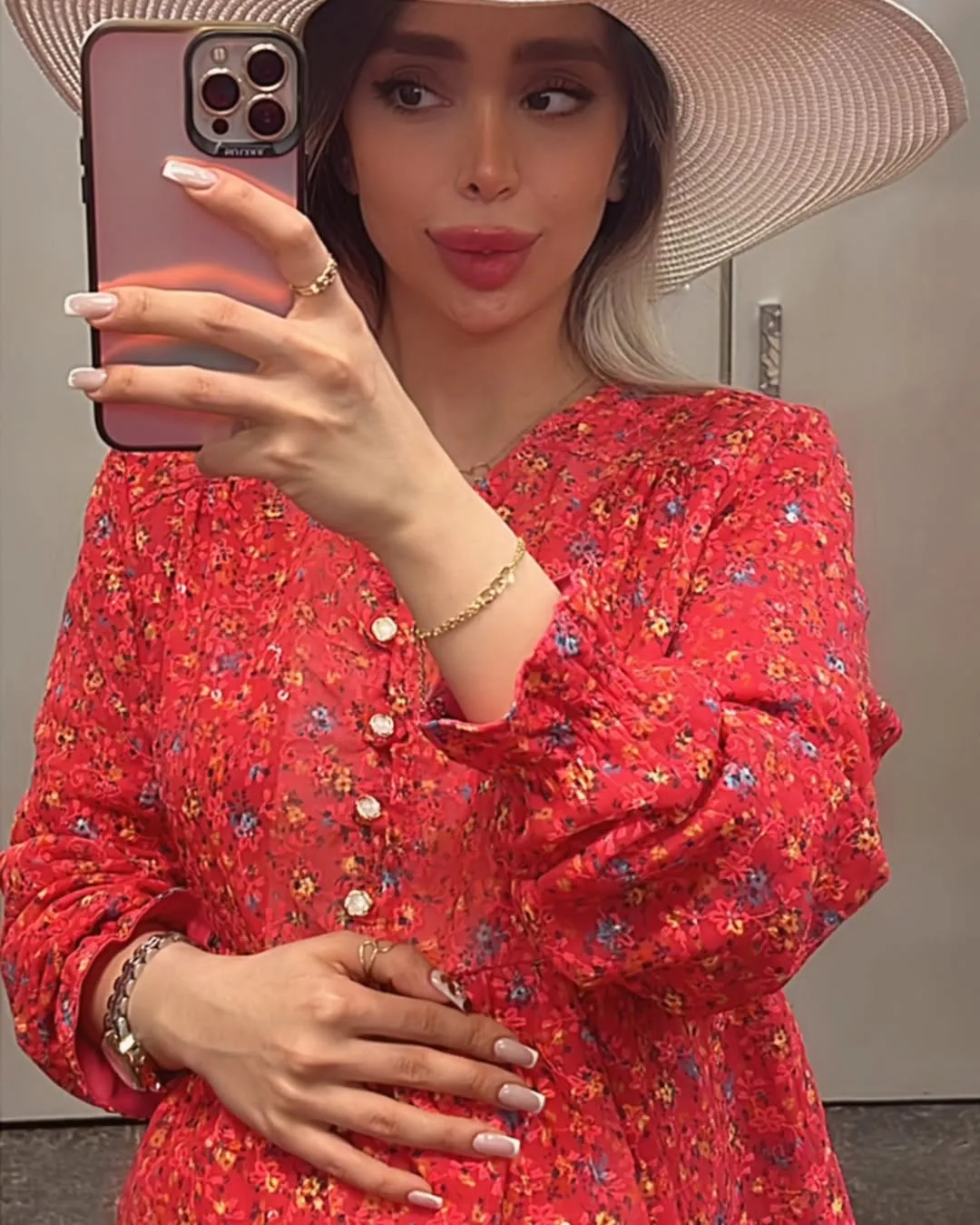 شومیز مجلسی حریر بارداری، رنگ قرمز، آبی و زرد، طرح گلدار، یقه گرد آستین بلند آزاد