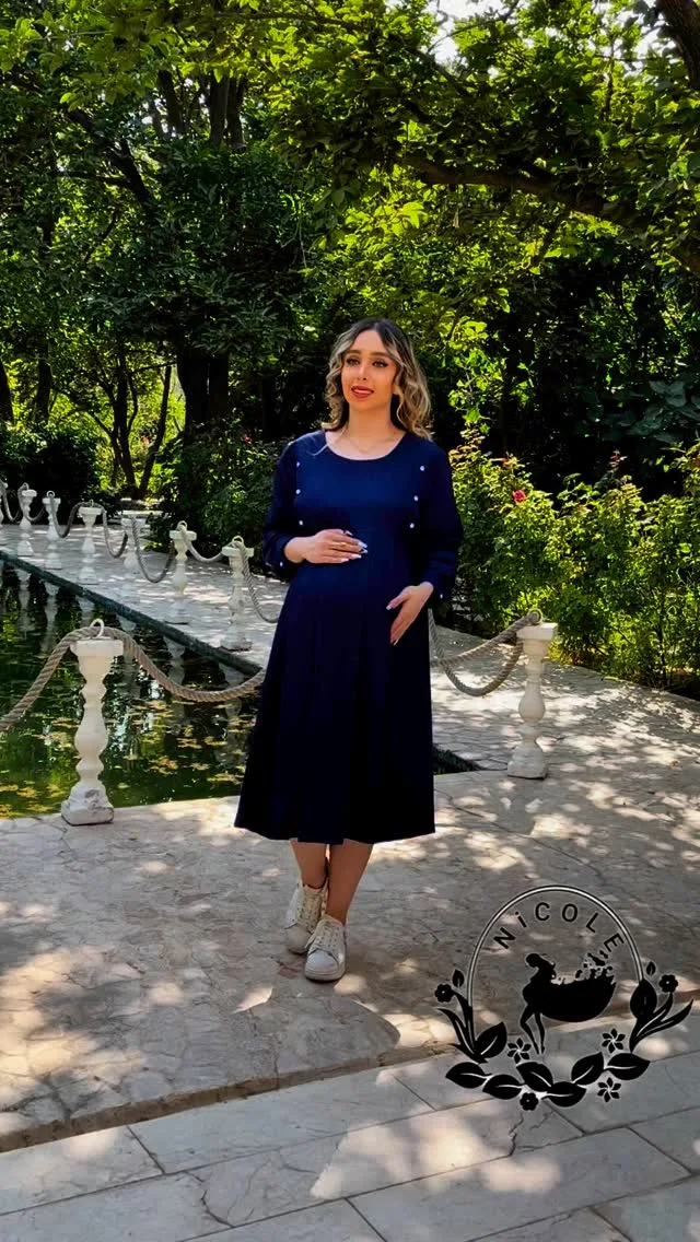 پیراهن مانتویی جین بهاره بارداری، رنگ سرمه‌ای، بلند، یقه گرد، آستین بلند، گشاد