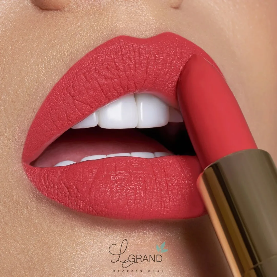رژلب گیاهی لگراند، رنگ قرمز و طلایی، مات