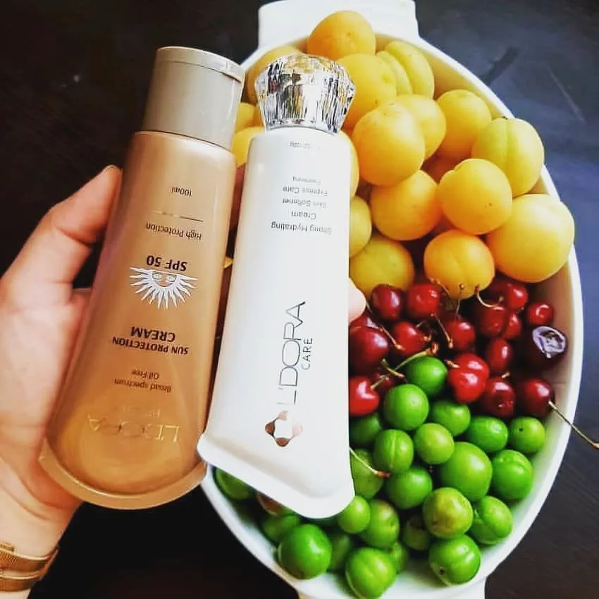 کرم ضد آفتاب SPF50 لدورا، رنگ طلایی و سفید، جنس پلاستیک، تیوپی