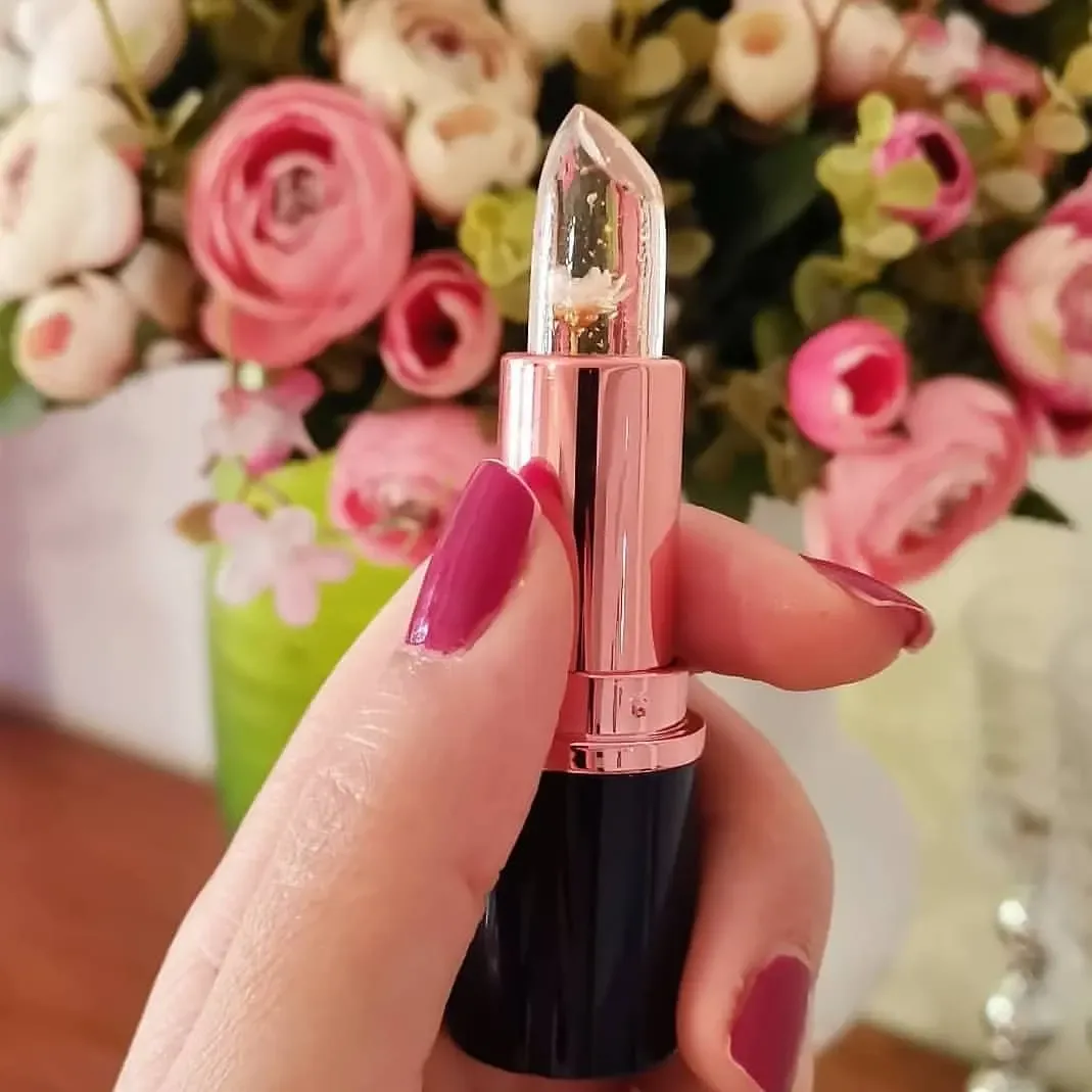 بالم لب لدورا، رنگ شفاف، صورتی و مشکی، جنس پلاستیک و فلز، استوانه‌ای پیچی