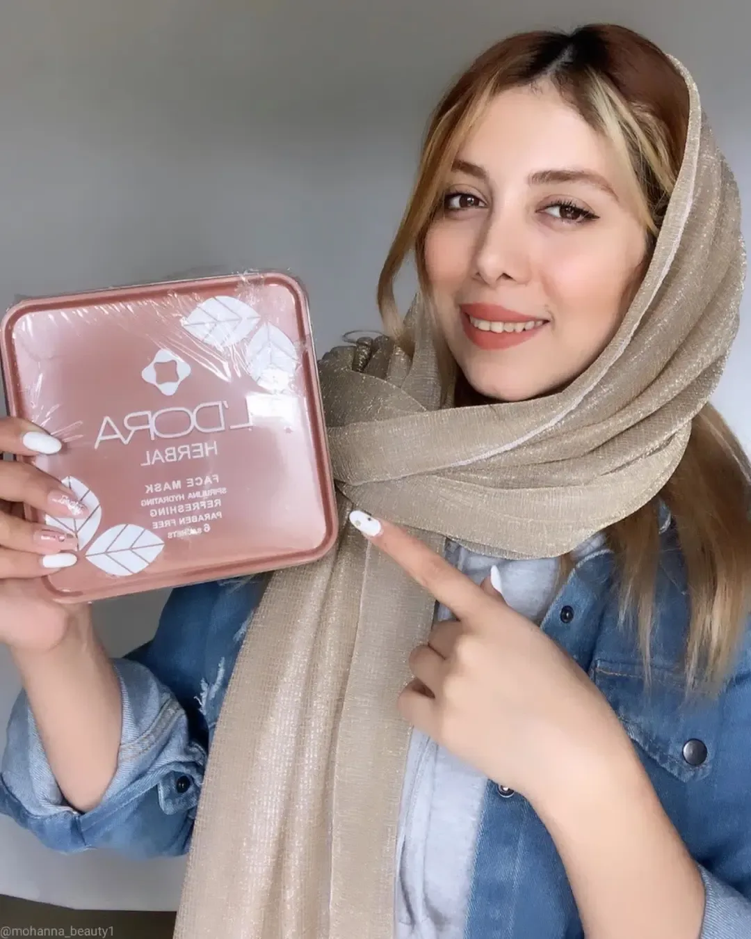 ماسک پودری اسپیرولینا روشن کننده لدورا، رنگ صورتی و سفید، جنس پلاستیک، قوطی پهن مربعی