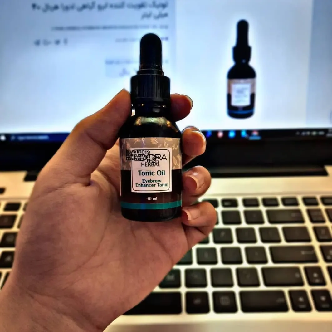 تونیک ابرو لدورا ۴۰ میل، رنگ مشکی و سفید، جنس شیشه و پلاستیک، بطری قطره‌چکان