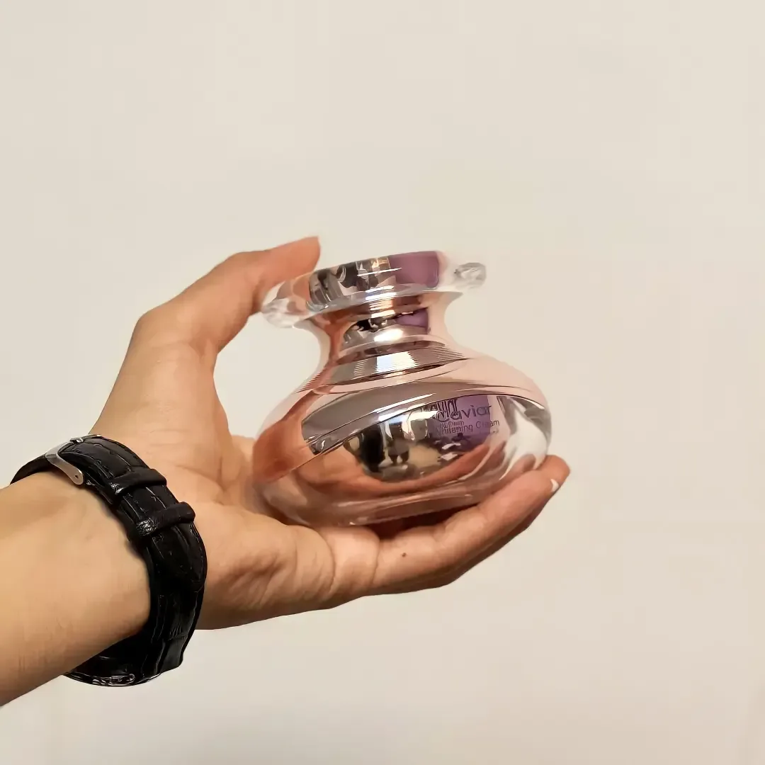 کرم روشن‌کننده خاویار لدورا، رنگ صورتی و شفاف، جنس پلاستیک، کاسه‌ای