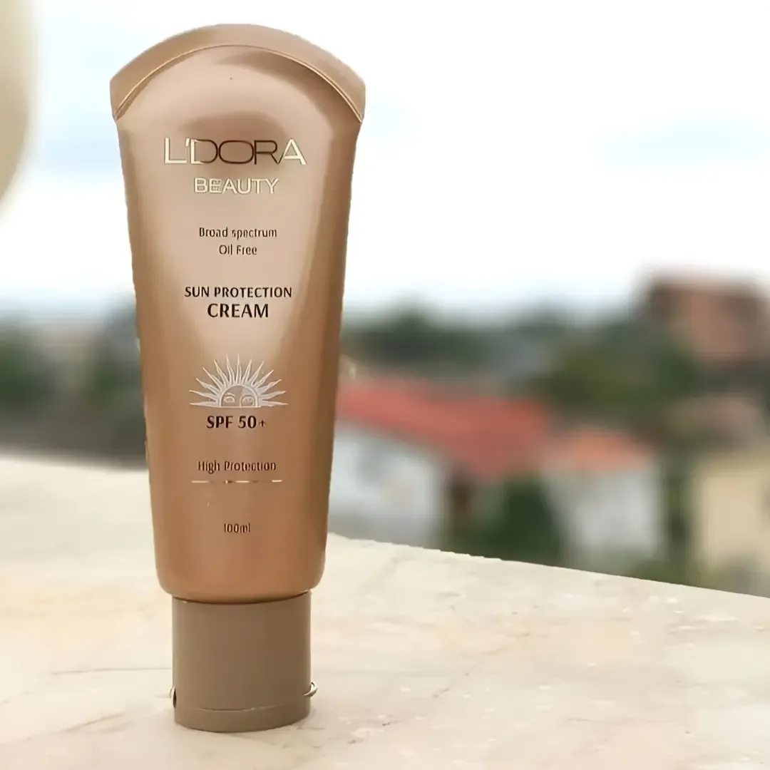 کرم ضد آفتاب SPF 50 لدورا، رنگ بژ، جنس پلاستیک، تیوپی