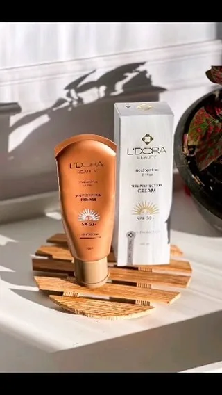 کرم ضد آفتاب SPF 50 لدورا، رنگ قهوهای و سفید، جنس پلاستیک و مقوا، لوسیون ضد آفتاب
