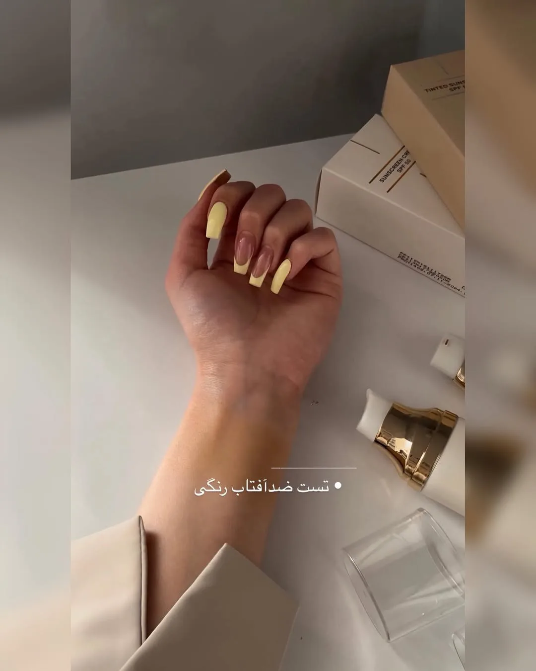 ضدآفتاب رنگی ضدآب لدورا، رنگ سفید، طلایی و بژ، لوله ای فشاری
