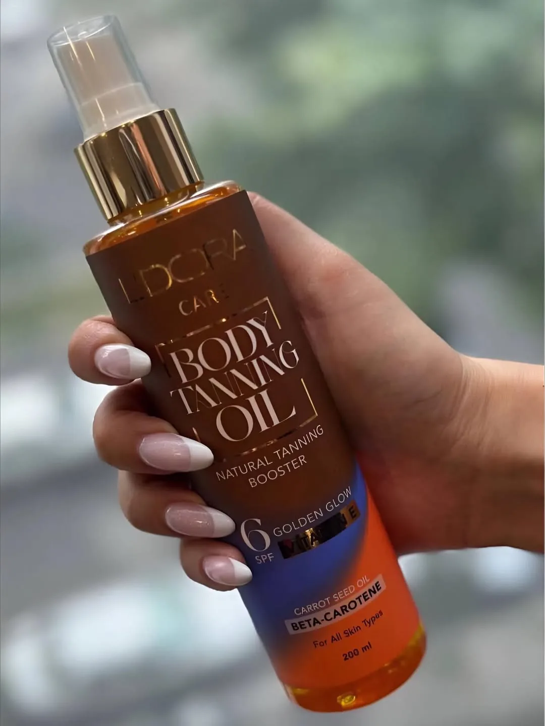 روغن برنزه‌کننده‌ی بدن SPF6، رنگ قهوه‌ای و نارنجی، جنس پلاستیک، بطری اسپری