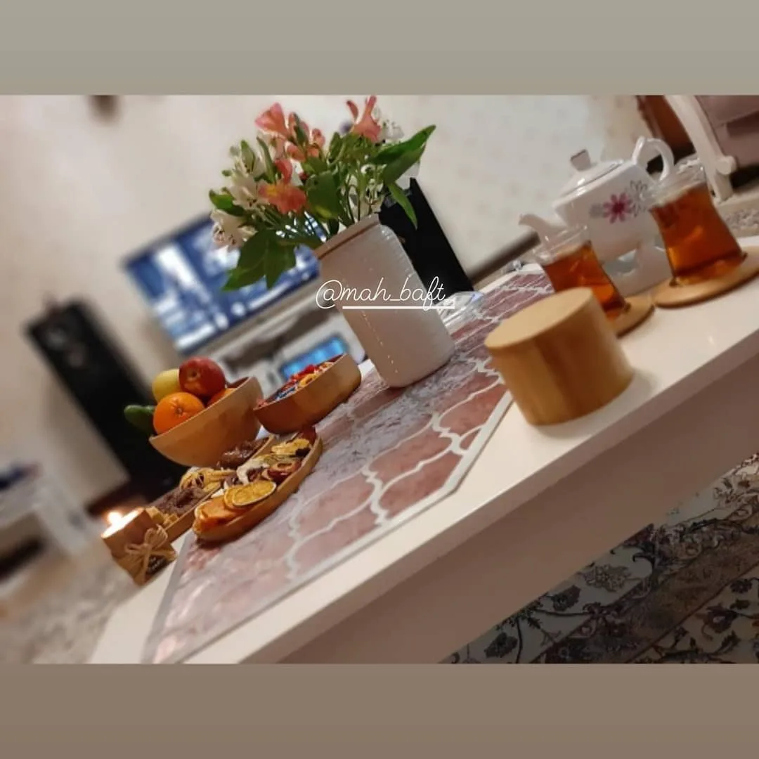 رانر طرح لوزی صورتی با چرم نقره‌ای