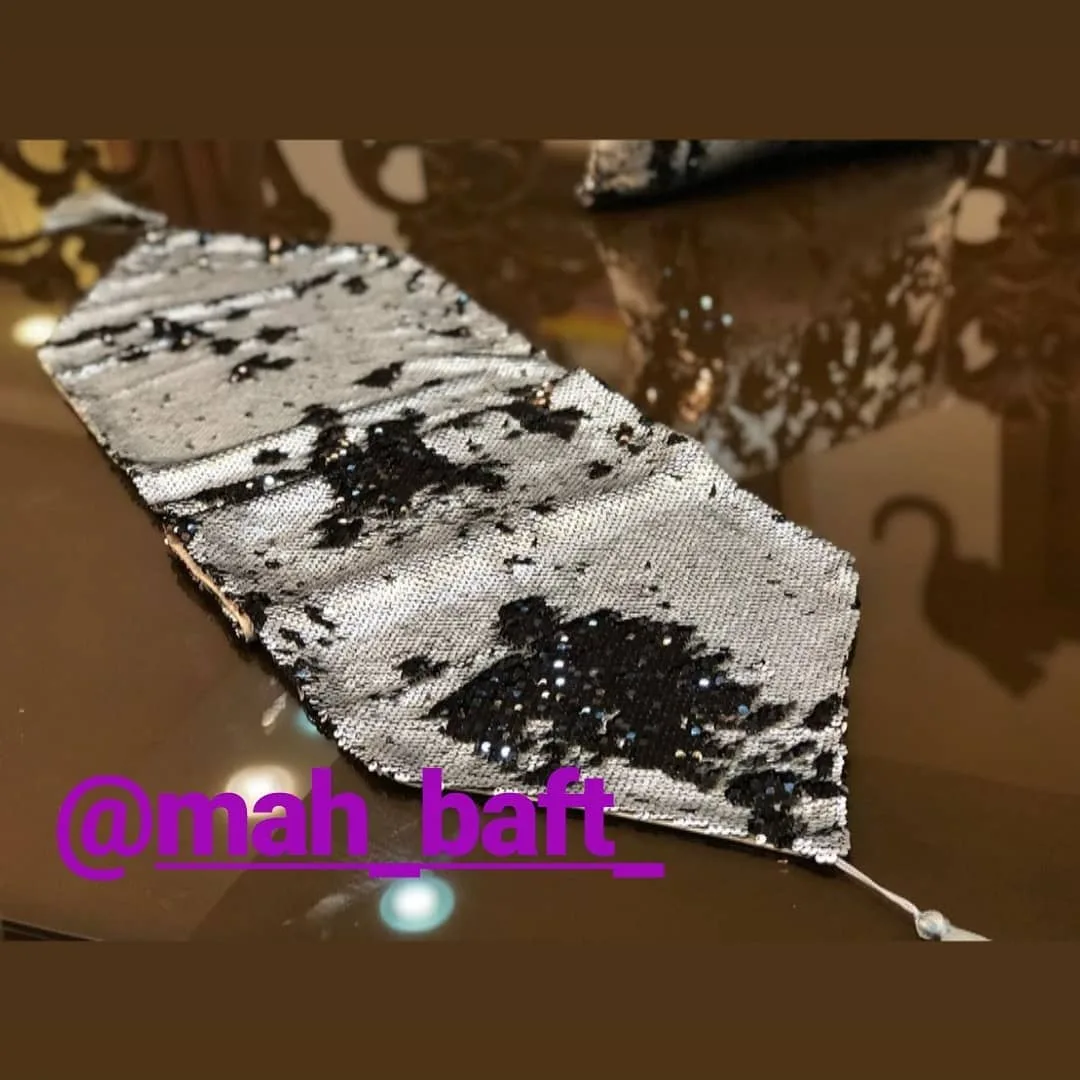 رانر پولکی، رنگ نقره‌ای و مشکی، طرح هندسی، مستطیلی