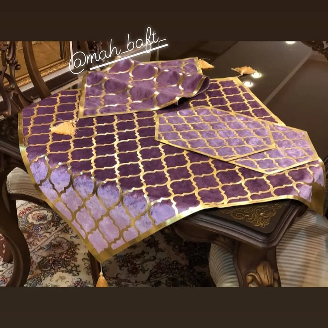 ست رومیزی مخمل یاسی طلایی، رنگ بنفش، طرح هندسی، مستطیلی و مربع با منگوله