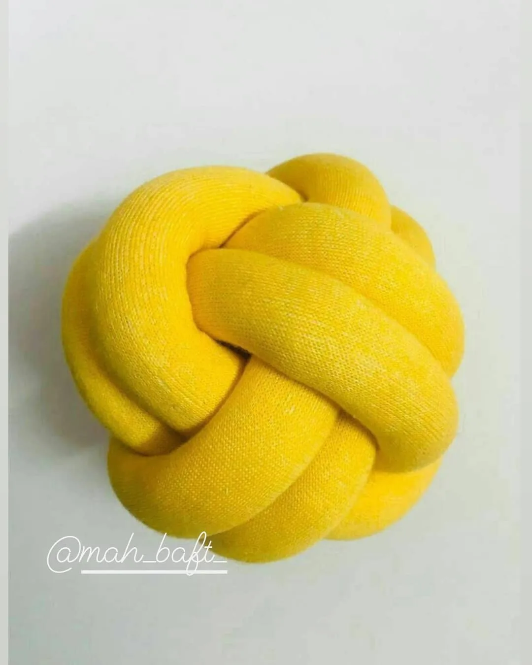 کوسن گره‌ای دو گره، رنگ زرد، جنس پارچه، کوسن گره‌ای گرد