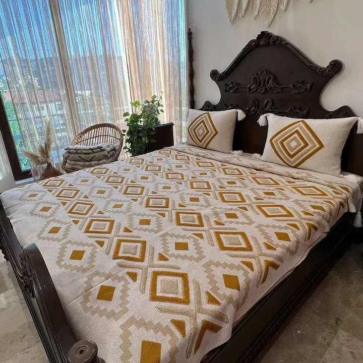 روتختی پانچ، رنگ کرم و خردلی، جنس بافتنی، طرح هندسی، مستطیلی، مربع