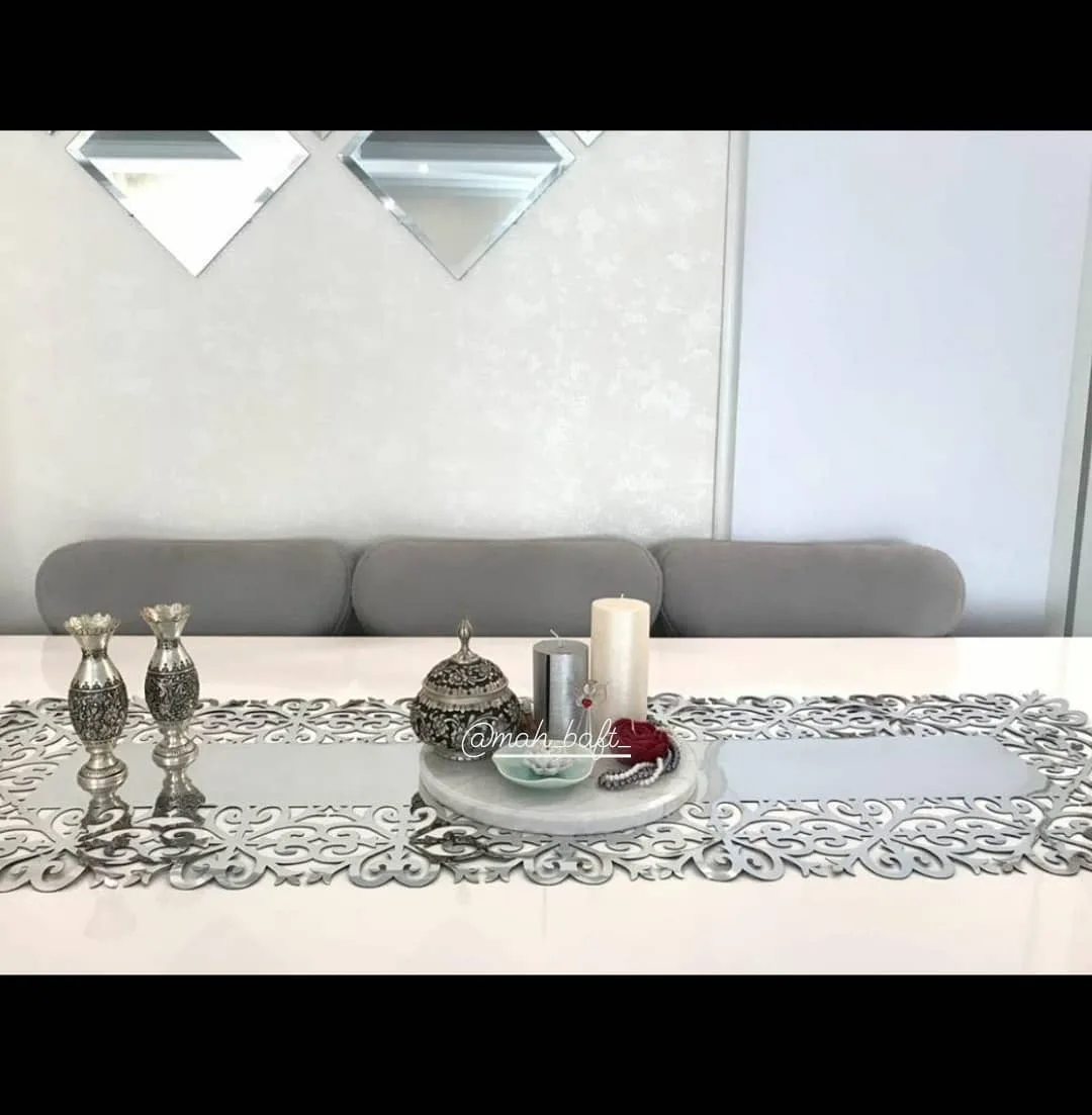 رانر مخمل طرح گل ریز، رنگ نقره‌ای، جنس فلز و آینه، طرح هندسی، مستطیلی، توخالی