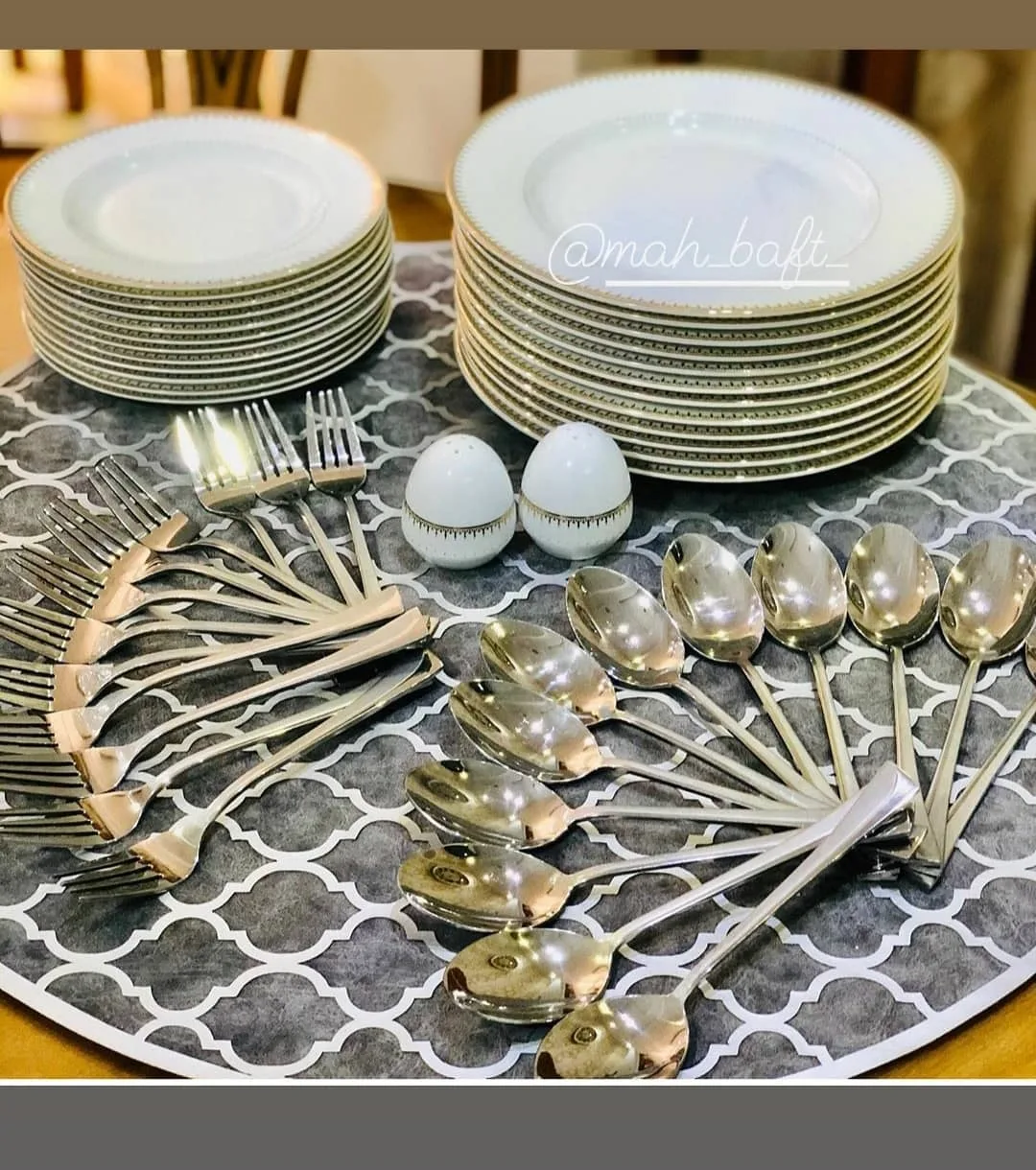 رومیزی گرد طرح لوزی طوسی