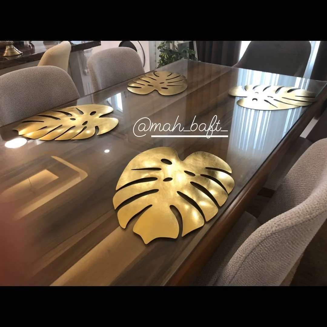 زیربشقابی طرح برگ انجیری، رنگ طلایی، جنس فلز، زیربشقابی برگ مونسترا