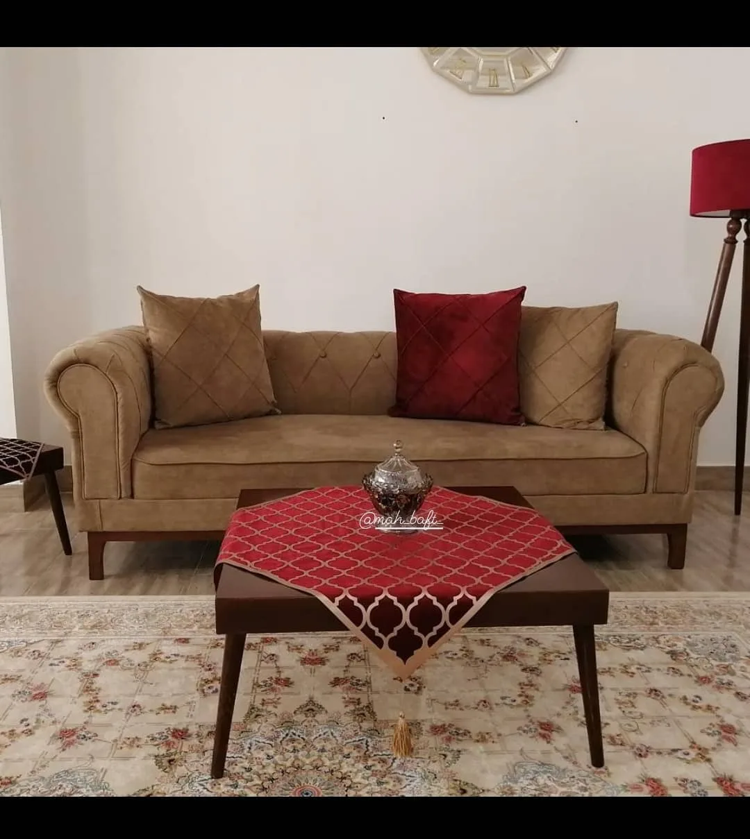 رانر طرح لوزی زرشکی با چرم رزگلد، رنگ قرمز و طلایی، جنس مخمل، طرح هندسی، مستطیلی، رانر میز
